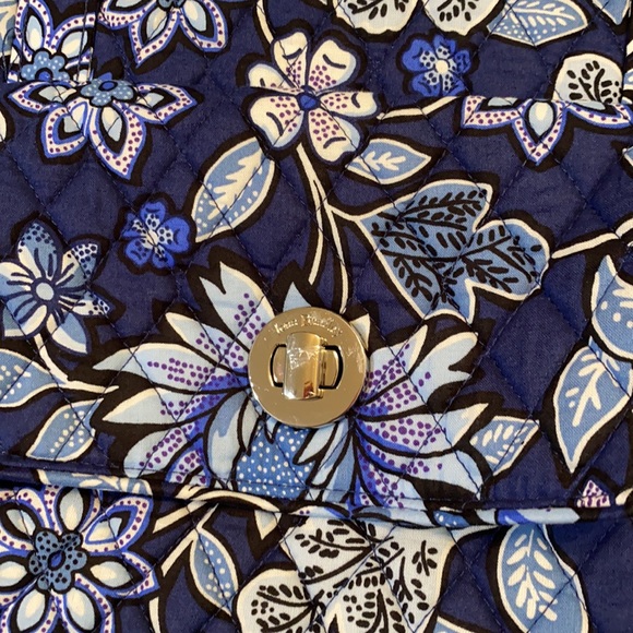 NWT Vera Bradley Turnlock Tote - Picture 3 of 8